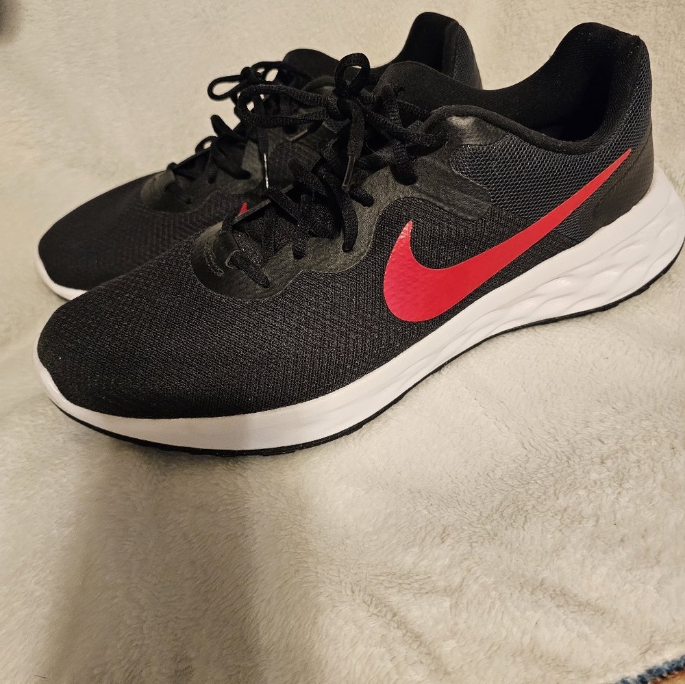 Great condition Men's size 14 Nike shoes